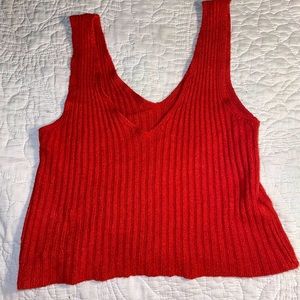 Very comfy crop top! That material is so comfy, just not my color.